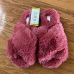 Flora Nikrooz NWT Flora Ladies Criss-Crosd Fluffy Slide Slippers Photo 4