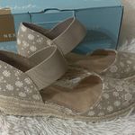 Life Stride Kaylee Khaki Slip-On Espadrilles Size 9.5 - NWT Photo 2