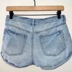 Bullhead Denim Light Wash Mid Rise Girlfriend Jean Shorts size 26 Photo 4