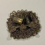 Women’s Signed Denise Brown Metal Brooch Pin Sewing Machine Thimble Safety Pins Photo 0