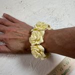 VTG Cream Resin Rose Stretch Bracelet Chunky Floral Statement Y2K Cottagecore Photo 5