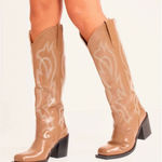 Pretty Little Thing Western boots Photo 0