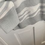 Varley Women’s Calvert Gray White Zebra Print V-neck Oversize Sweater W-170 Sz S Photo 4