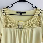 Kasper yellow short-sleeve top with a crochet or lace yoke size Medium Photo 1