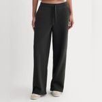 Everlane  Luxe Fleece Wide-Leg Sweatpant in Black, Size Medium Photo 2
