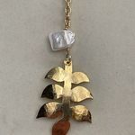 Vintage ZAG freshwater pearl etched leaf Y drop necklace. Gold Photo 3