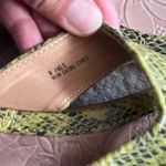 Boc born concepts lime green snakeskin pattern thong rubber beach sandals size 9 Photo 4