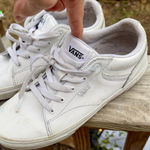 Vans  Women’s Seldan White leather Skate shoes size 8 Photo 4