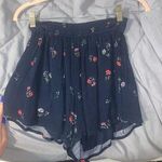 Hollister Floral Shorts Photo 1