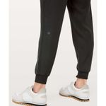 Lululemon Athletica Sz 8 On The Fly Jogger Pant Black Wrinkle Free Travel Sleek Photo 2