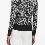 Banana Republic Sweater Black & White Leopard Print Crew Neck Knit Sz XS EUC Photo 2