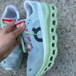 on cloud  monster Green and gray W 8 Photo 5