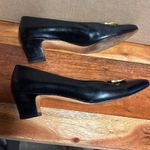 Salvatore Ferragamo  women shoes Gold Horseshoe Accent Pump Black Leather Sz 7.5 Photo 4