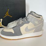 Nike Air Jordan 1 Mid Shoes Photo 0