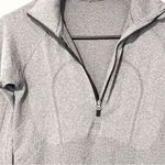 Lululemon  Size 6 Grey RunSwiftly Tech 1/2 Zip Pullover Long Sleeve Heathered Photo 2
