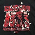 Chicago Bulls Basketball Throwback NBA Franchise T-Shirt L  Photo 1