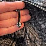 Lululemon jacket houndstooth print with a black sleeve size 6 Photo 5