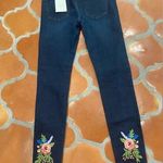 Gucci NWT  embroidered flower skinny jeans sz 25 Photo 0