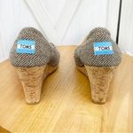 Toms Wedge Heels Herringbone Tweed Peep Toe Cork Brown Tan Size 8 Photo 6