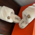 Dearfoams Cream Plush Indoor Slippers with Pom-Pom Fireside size 8 Photo 1