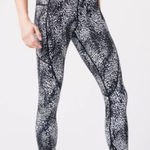 Zyia  Active Black Viper Pocket Light N Tight Hi-Rise Leggings 7/8 24”‎ SZ 2 Photo 0