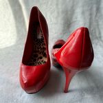 Qupid Vibrant red high heel shoes with an elegant and daring design. Photo 2