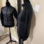 Lightweight Slim Fit Long Sleeve Thumb Hole Down Jacket Activewear gym workout Black Size M Photo 7