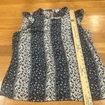 Elle  women’s floral striped sleeveless top size medium. Photo 4