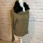 Vertigo NWT Women’s Cozy Long Sleeve Faux Fur Collar Sweater Size Large Photo 2