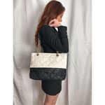 Large black and white purse Photo 2