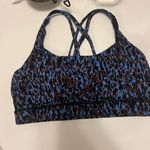 Lululemon  energy bra medium‎ support B-D cups Sz 10 with pads Photo 4