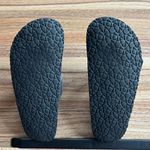 Comfortable recovery style slip on flip flop sandals Black Size 6 Photo 3