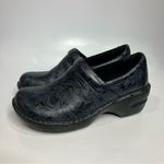 b.o.c.‎ Navy blue paisley embossed clogs women’s size 8 professional nursing Photo 2