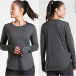 Athleta  Uptempo Flora Long Sleeve Crewneck Top Size Womens Medium B18 Photo 1