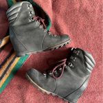 Sorel Conquest Wedge Black Leather Red Lace Up Booties Women Size 8.5 Photo 3
