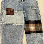 Hollister  Ultra High Rise Mom Jeans Raw Hem Distressed Patch Work Womens Size 1R Photo 2