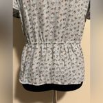 Urban Romantics EUC  Light Blue Floral V-Neck Babydoll Blouse size large Photo 6