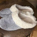 Isotoner Cozy Comfy  Slippers Gray House Shoes Womens 7.5 8 Photo 0