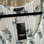 Torrid  Blueberry White Crinkle Chiffon Sheer Pintuck Tank 00 M/L NWT Photo 2