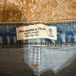 Abercrombie & Fitch  | The 90s straight Light Blue Distressed Straight Leg Jeans Photo 5