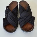 Bzees  Knockout Black cross strap wedge sandals size 7 Photo 3