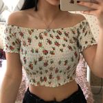 Topshop  Floral Short Sleeve Crop Top Size 8 Petite Photo 0