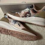 Taryn Rose NEW  Pink Floral Sneakers Size 7‎ Photo 0