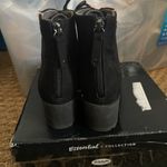 Dr. Scholls 🦋
Women's Laurence Booties, Size 7.5 Photo 4