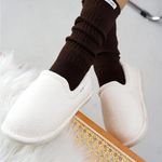 Cozy Cream White Explore Slippers — Size 8, Brand New Photo 0