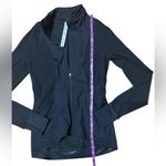 Lululemon Far and Free Jacket Black Size 8 Athleisure Activewear Photo 6
