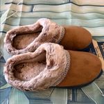 Isotoner NWT Women's Mallory Hoodback Slippers Photo 5