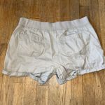 Loft Women's  cotton shorts‎ size 4 Khaki Cuffed 3" Inseam Elastic Waist Photo 2