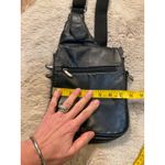 Travelon  Leather Anti Theft Sling Bag‎ Black Purse Expandable Crossbody Photo 2