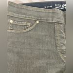 Peter Nygard Nygard Brown Khaki Denim High Rise
Size Large
Jeggings Jean. Pre loved Photo 7